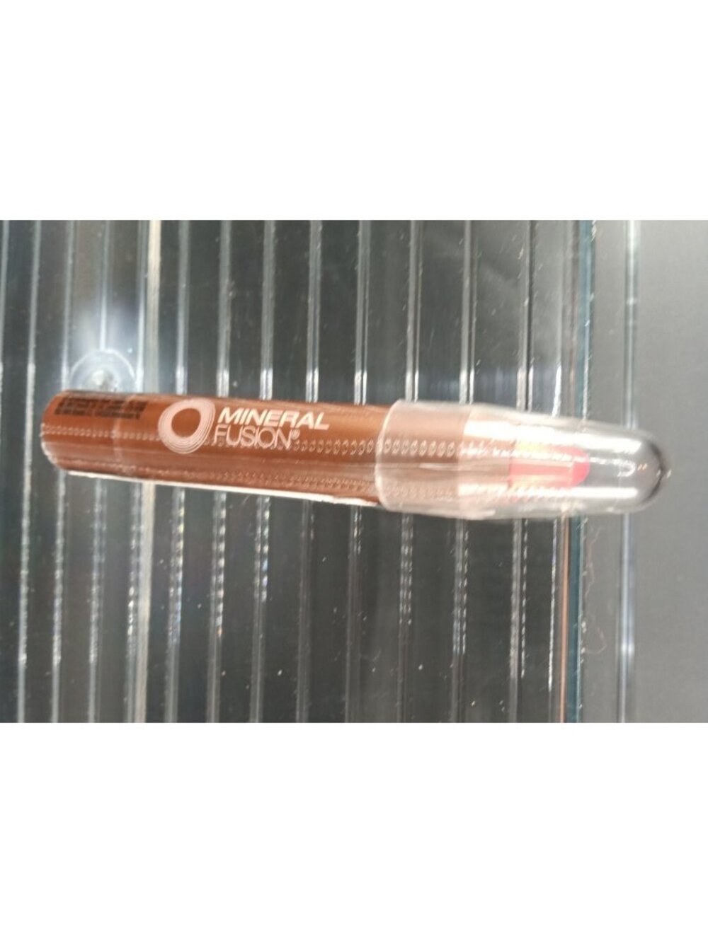 Mineral Fusion Sheer Moisture Lip Tint Shimmer 0.1 Oz Tube - Picture 2 of 6